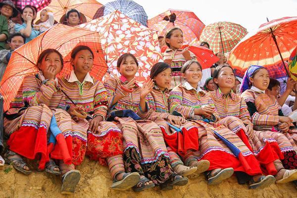 Sắc màu thổ cẩm.            Ảnh: Phạm Gia Chiến