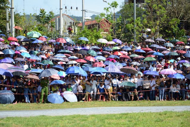 Lần đầu tiên có nữ “kỵ sĩ” tham gia đua ngựa thồ trên cao nguyên trắng Bắc Hà ảnh 7